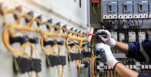 Professional Electrician technician working in Sioux Falls, SD